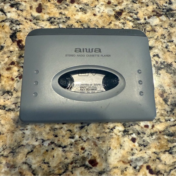 Aiwa HS-TX591 portable AM/FM radio and cassette player - ONLY Radio Works - Picture 4 of 6